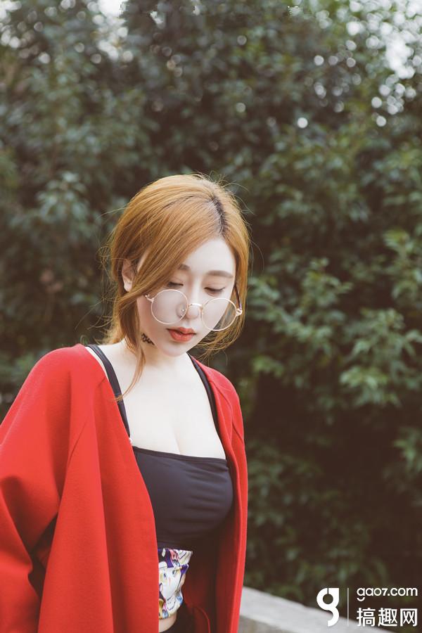 芭蕾舞者卜娜娜酷似范冰冰 一字马刷屏朋友圈-搞趣扒女神