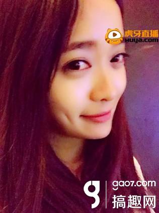 虎牙直播星秀pk赛 女主播为晋级胸夹香蕉